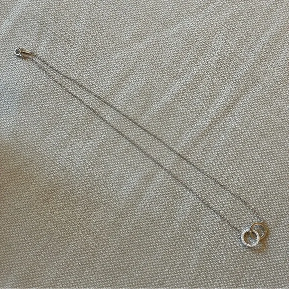 💙Tiffany & Co.💙18k White Gold Diamond Interlocking Circle Necklace - Picture 7 of 12